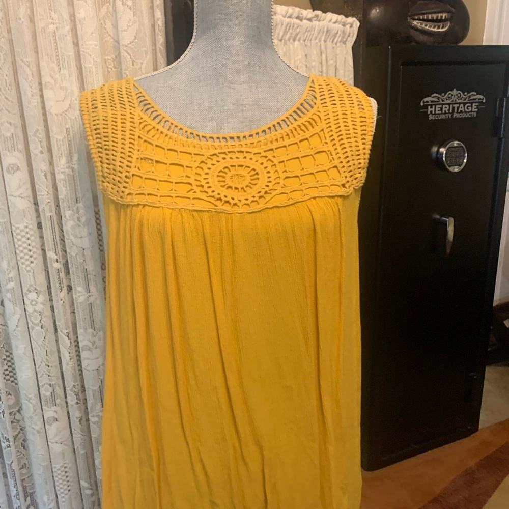 Sleeveless shirt